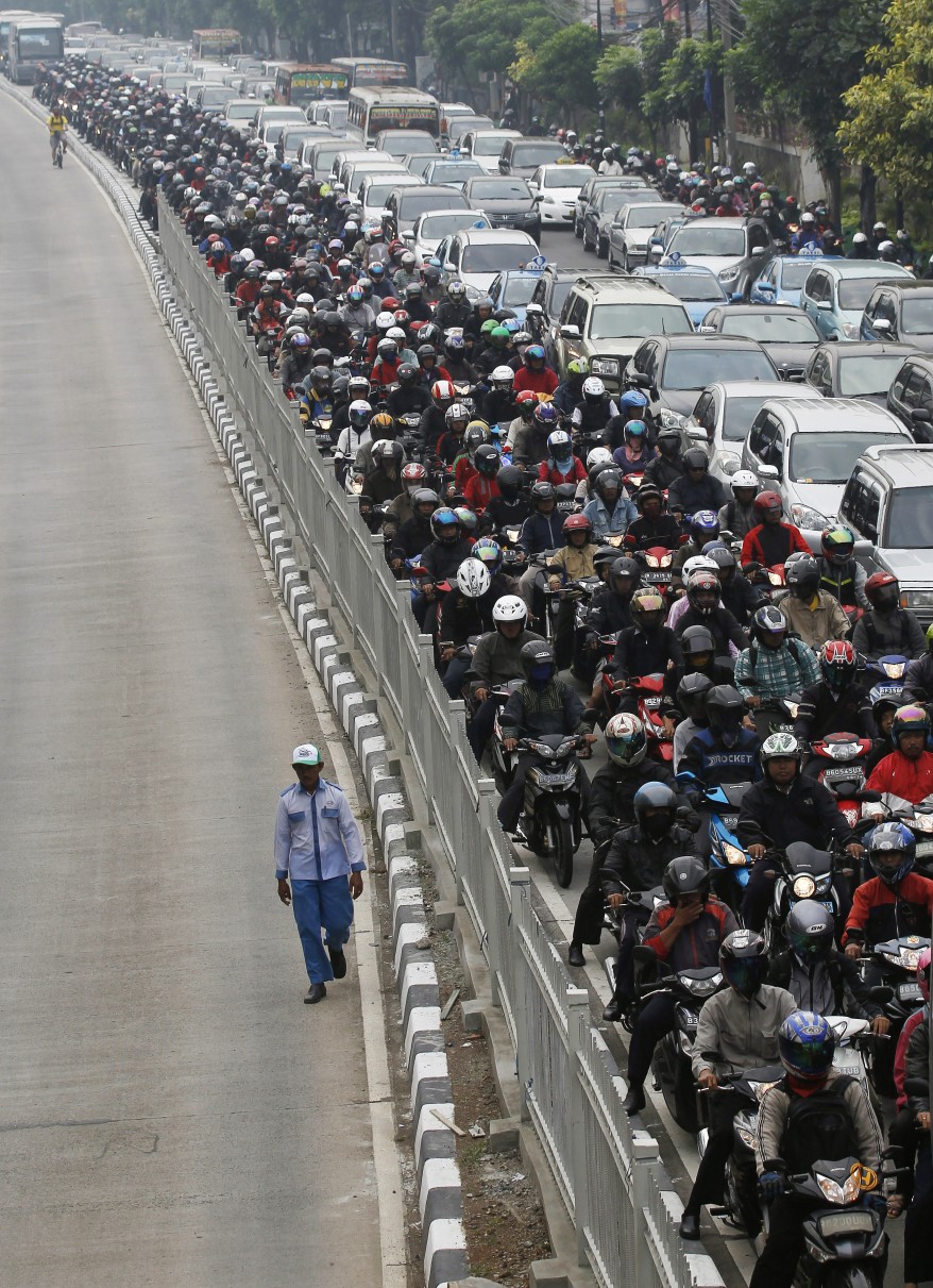 reuters_indonesia_rush_hour_10Nov11-878x1211.jpg